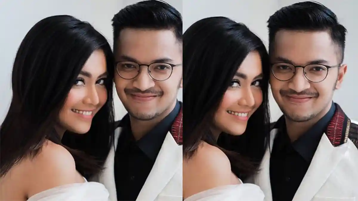Benarkah Denada dan Ihsan Tarore Kini Telah Bertunangan?
