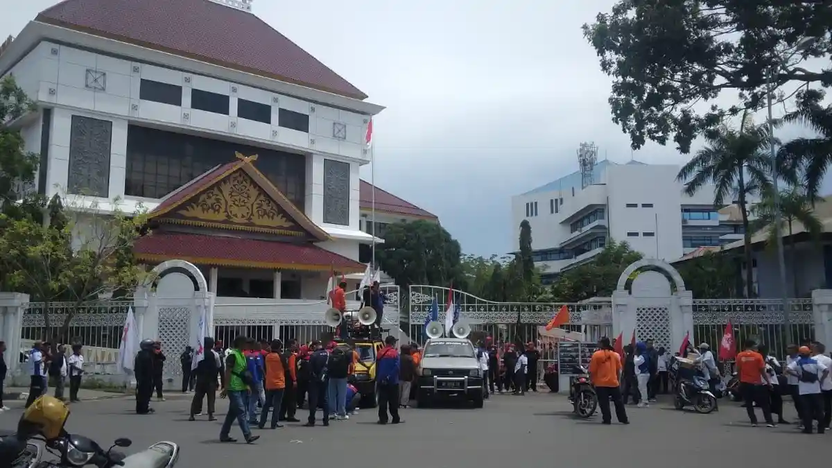 BREAKING NEWS, Koalisi Rakyat Batam dan Buruh Demo Tolak Permenaker Nomor 5 Tahun 2023