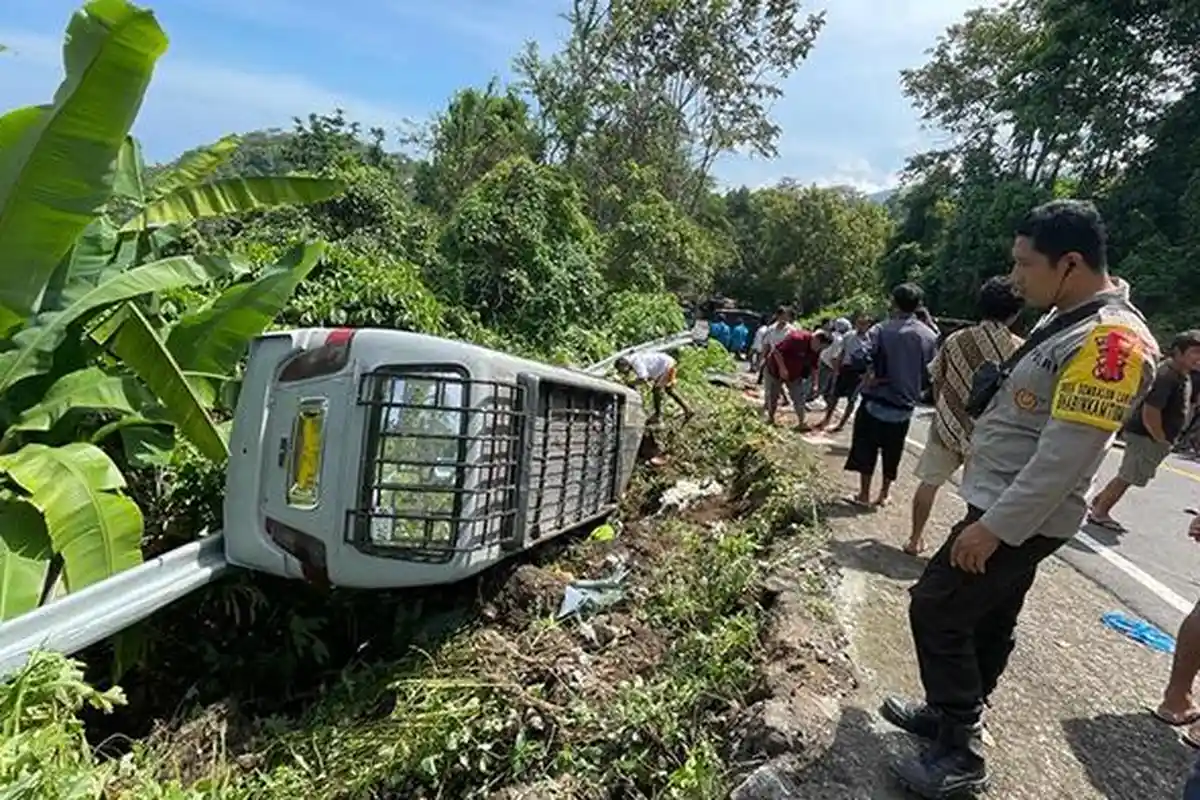 BREAKING NEWS Mini Bus Terguling di Sembalun Lombok Timur, 12 Korban Luka-luka