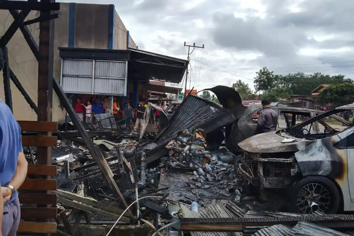 Kebakaran Hebat di Kubar Diduga akibat Korsleting dalam Mesin Pom Mini