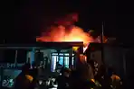 Rumah-terbakar-saat-lampu-mati.jpg