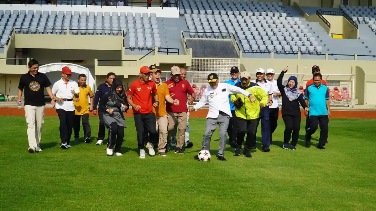 Pj Bupati dan Kadis Uji Coba Stadion GBK Jepara Sebelum Digunakan Persijap