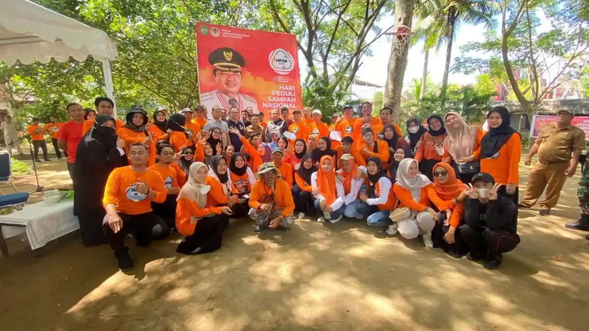 Peringatan HPSN di Palopo, ASN Pungut Sampah dari Kantor Camat Wara Timur ke Pantai Labombo