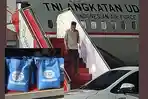 Wapres-Gibran-saat-keluar-pesawat-setibanya-di-Bandara-I-Gusti-Ngurah-Rai-78.jpg