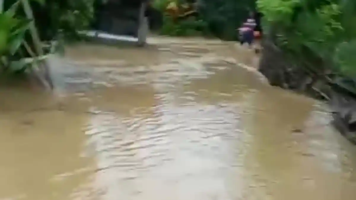 Sempat Meluap Sejak Semalam, Siang Ini Luapan Air Krueng Langsa Mulai Menyusut