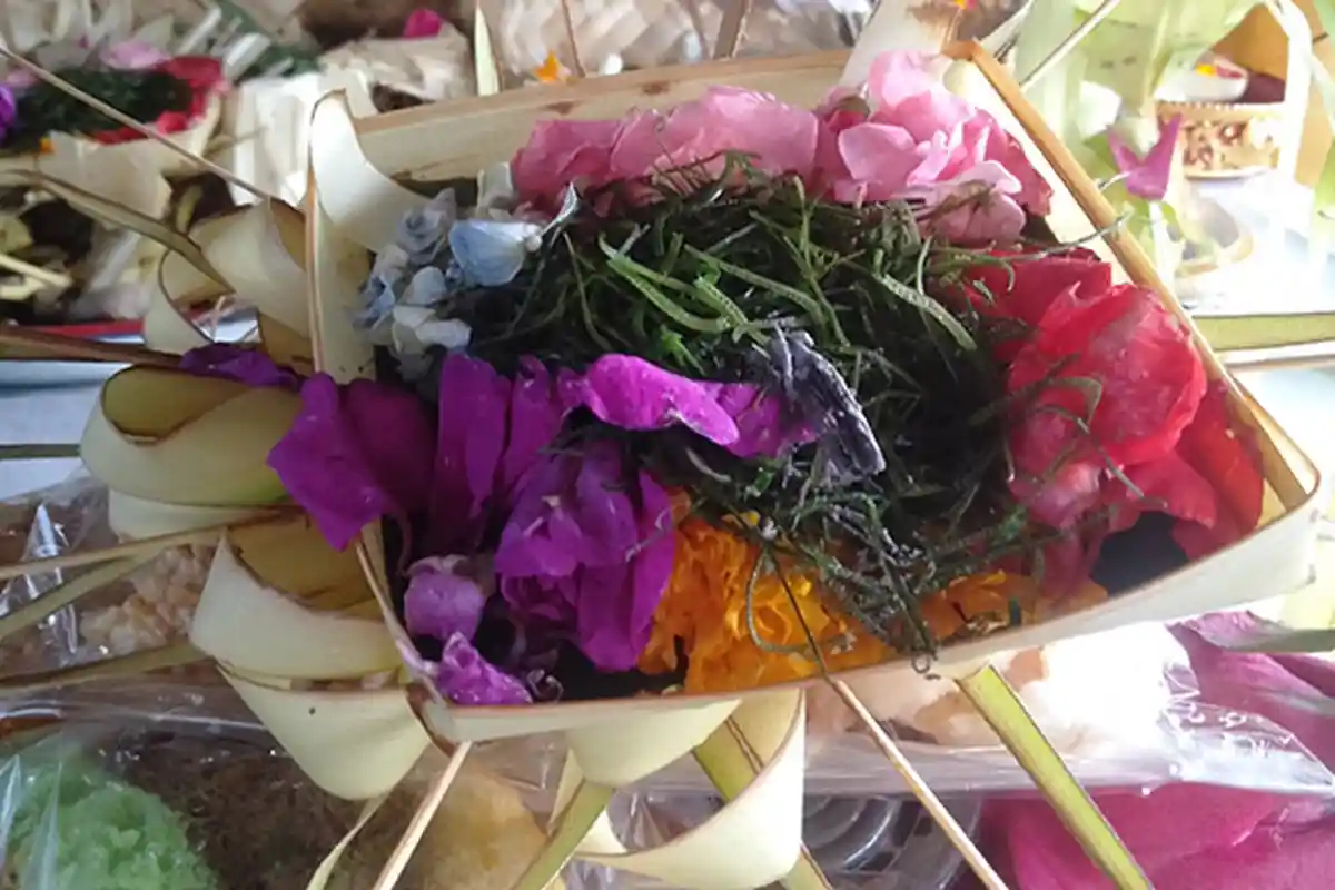 MENGENAL Canang Sarana Upakara Hindu di Bali: Dari Canang Genten, Canang Sari hingga Canang Oyod