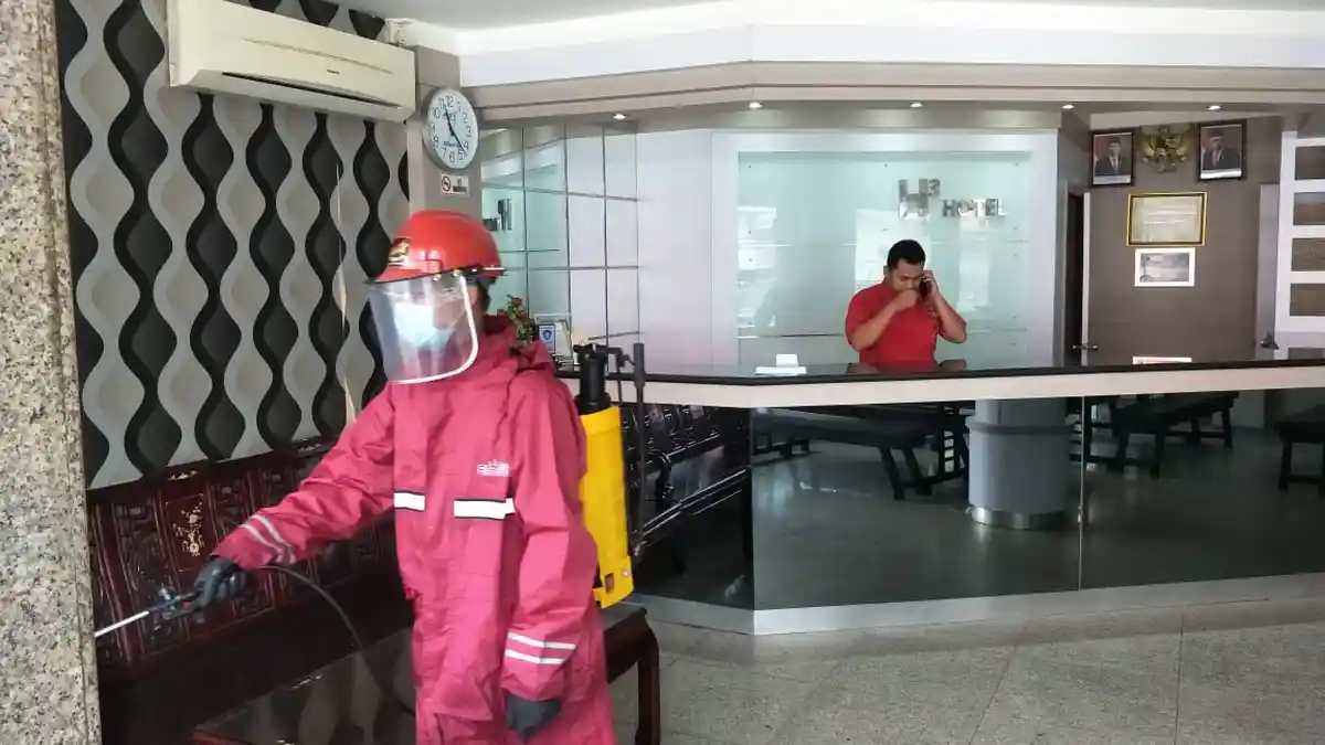 Indonesian Citizens Entrance from Malaysia, Disinfectant Sprayed at Some Areas in Karimun