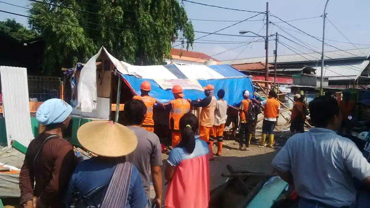 Penataan Pedagang Lokbin Pasar Minggu Ricuh