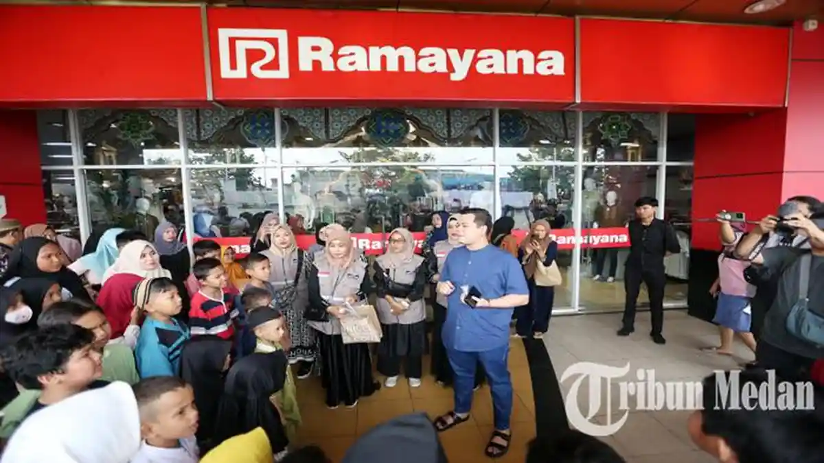 Berita Foto: Sambil Berselawat, GIS Ajak Anak Yatim Piatu Berbelanja Baju Lebaran - 17042023_BELANJA-BAJU-LEBARAN_ABDAN-SYAKURO-2.jpg