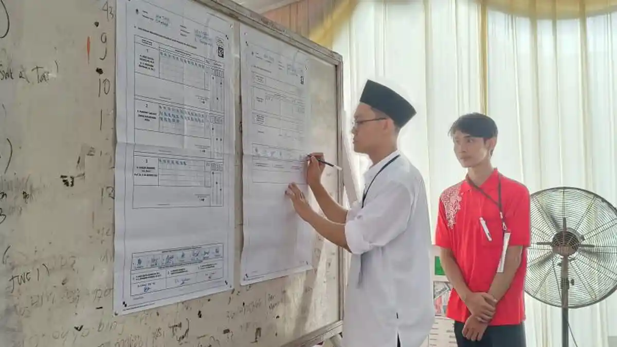 Pasangan Prabowo - Gibran Menang di TPS Khofifah Nyoblos