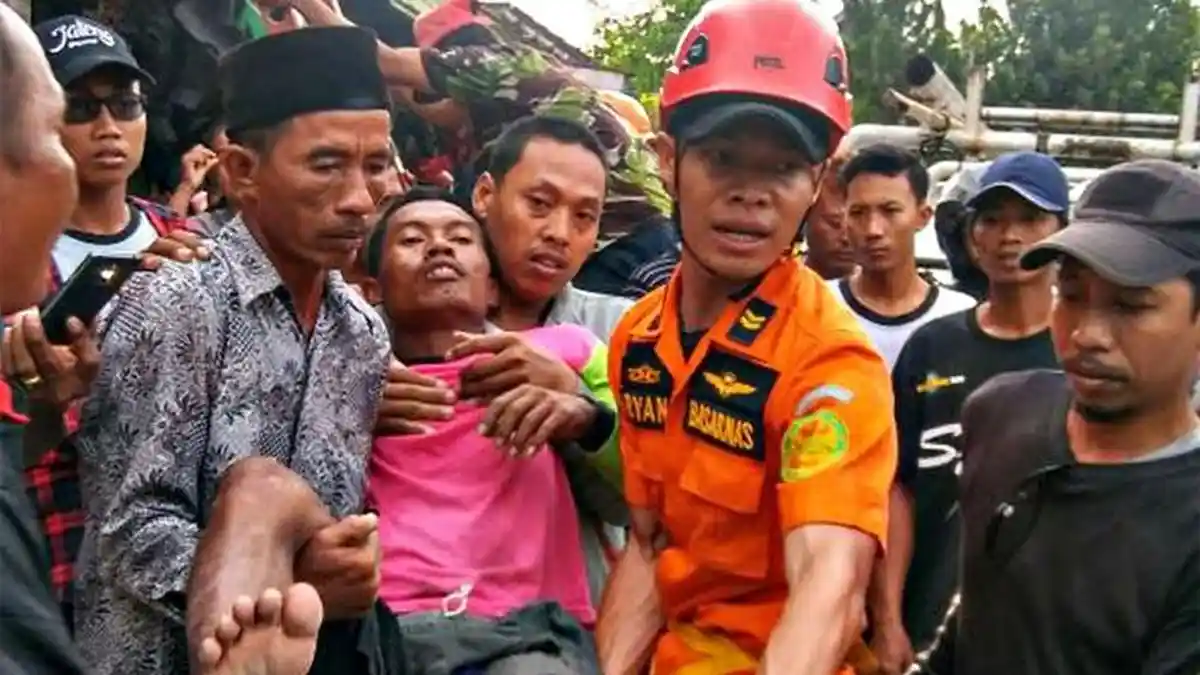 Kuli Bangunan Tersengat Listrik Saar Lagi Ngecor Lantai Dua