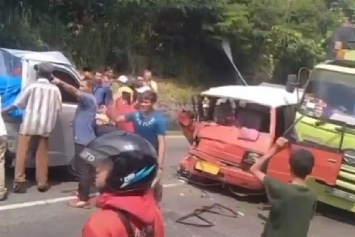 Kecelakaan Beruntun di Aie Angek Tanah Datar, Lebih dari 2 Kendaraan Terlibat