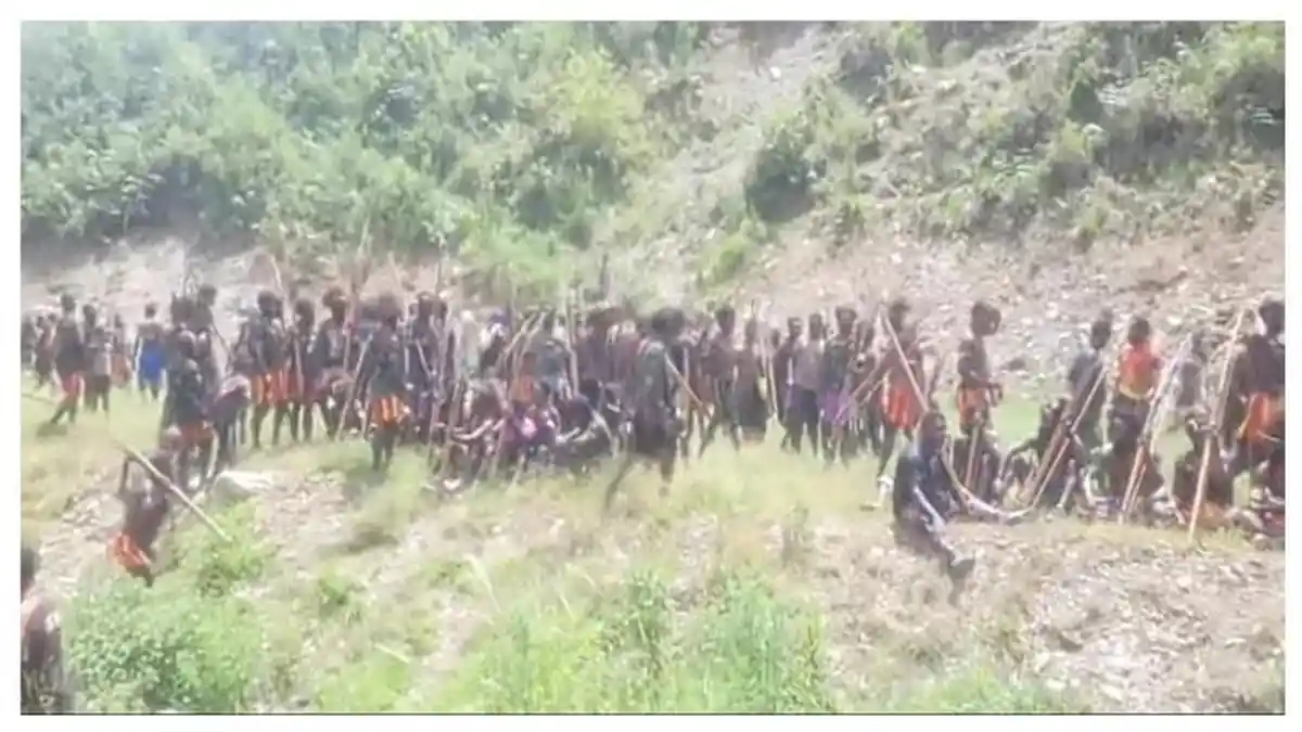 Panglima Perang Bersuara Lantang, Pasukan Busur Anak Panah Langsung Bergerak, Mengerikan