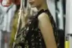 Fashion Show di Dalam Kereta LRT