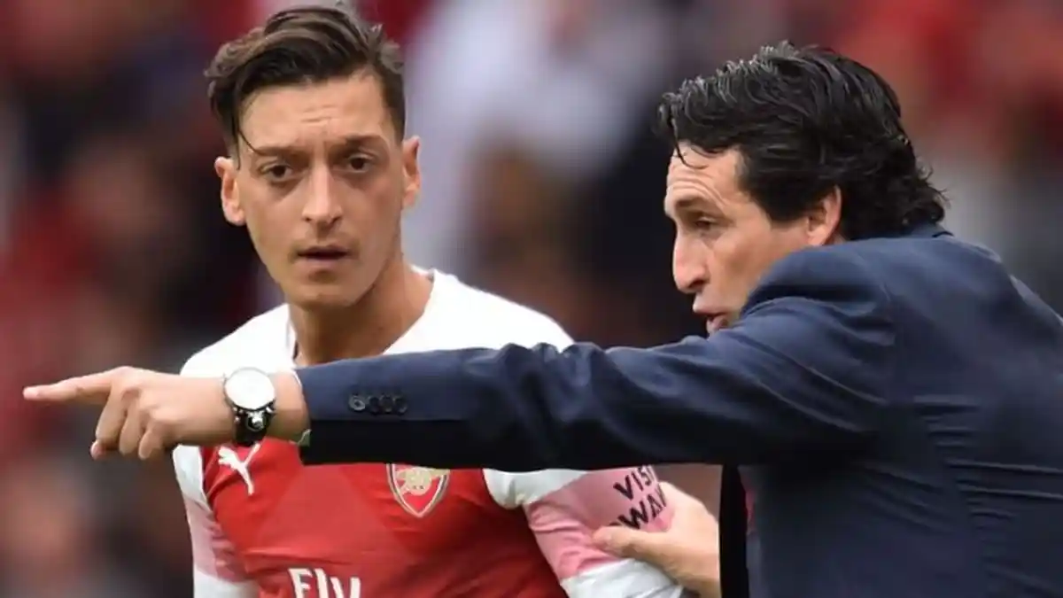 Perang Sunyi Unai Emery dan Mesut Oezil di Arsenal