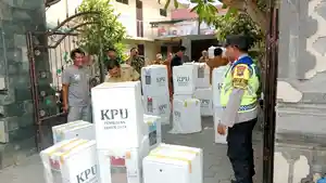 Suasana-pendistribusian-logistik-Senin-25-November-2024.jpg
