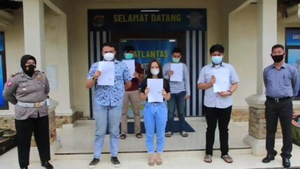 Dipanggil Polres Metro, 5 Remaja Viral Kendarai Mobil dengan Strobo dan Mengaku Anggota Minta Maaf