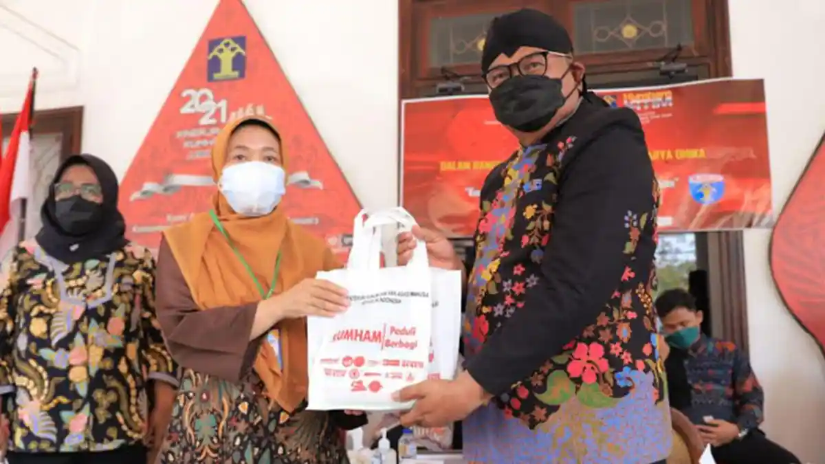 Kemenkumham Jatim Beri Tali Asih pada Keluarga Pegawai yang Gugur karena Covid-19