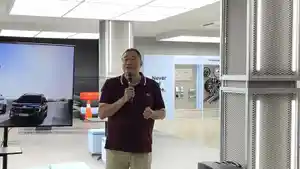 Fransiscus-Soerjopranoto-dalam-acara-Hyundai-Cartenz-Immersion.jpg