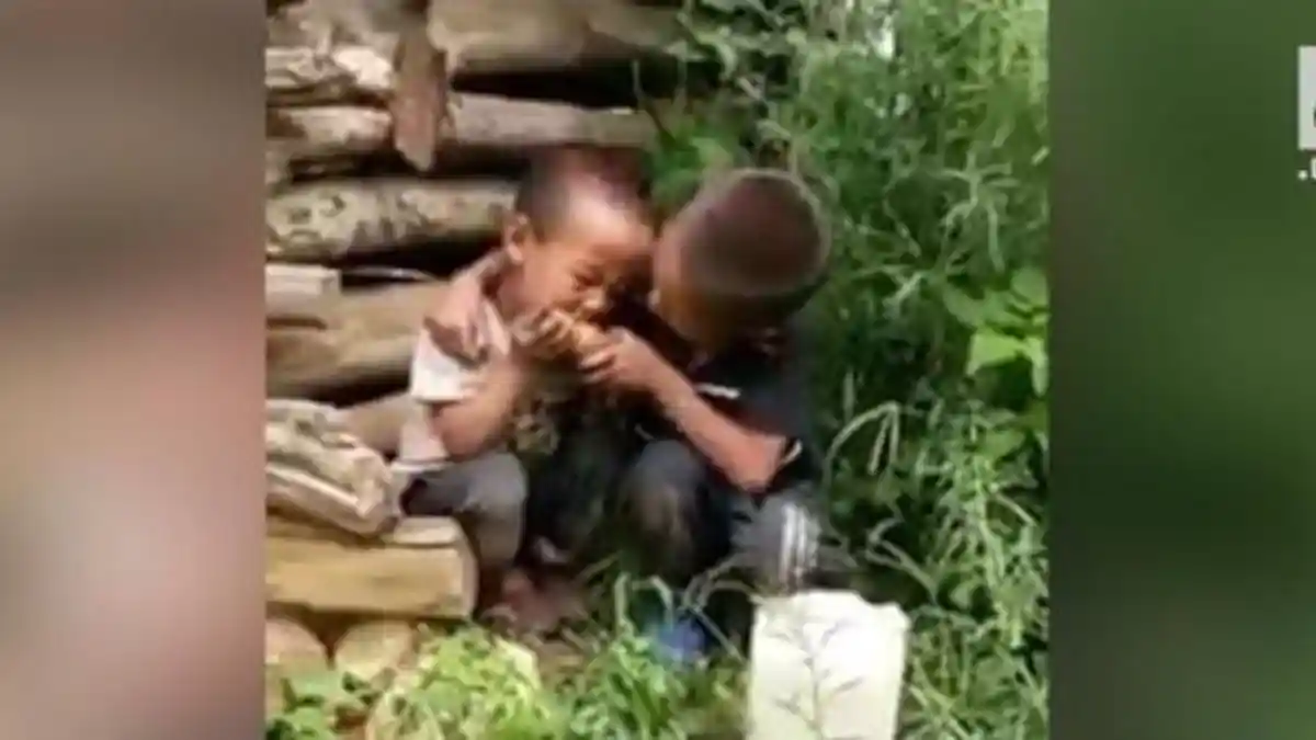 Hebooh! Video Momen Kakak Beradik Berbagi Setongkol Jagung Ini, Bikin Warganet Terharu