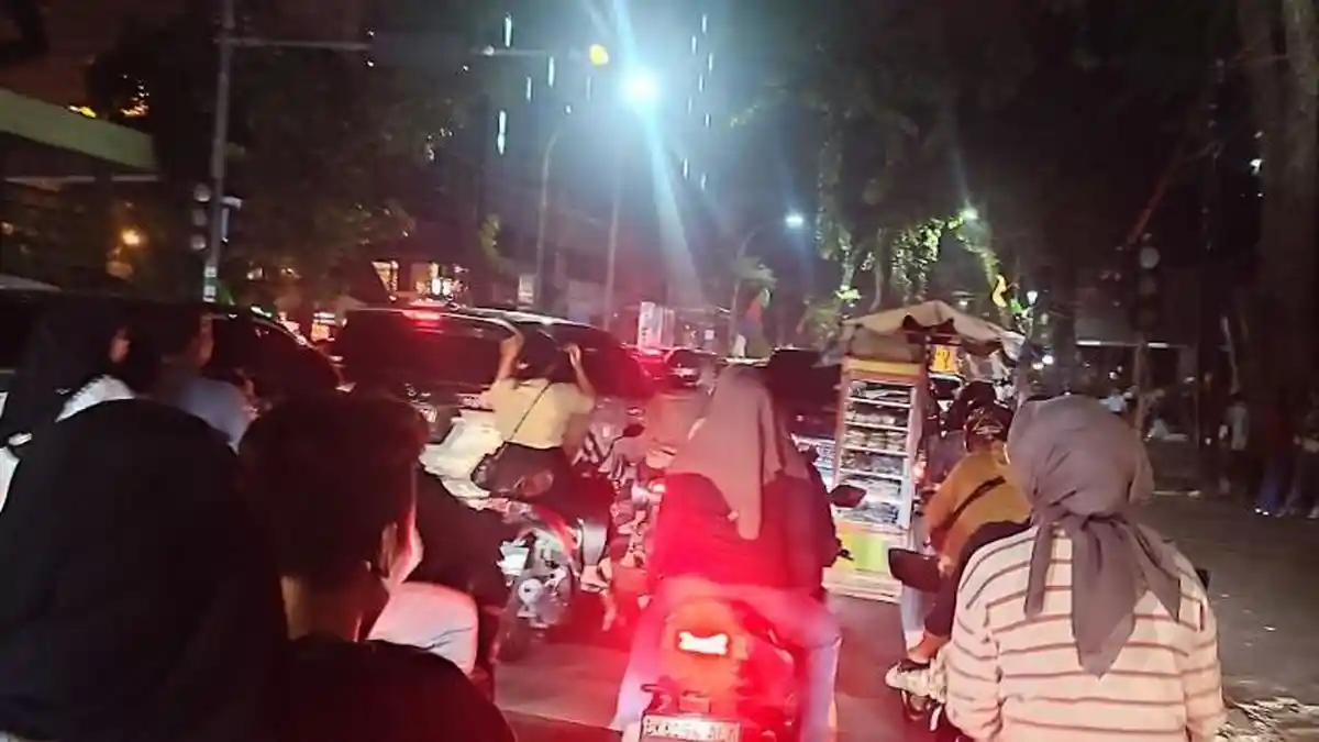 Sambut  Tahun Baru, Jalan Kapten Maulana Lubis-Imam Bonjol Macet Total