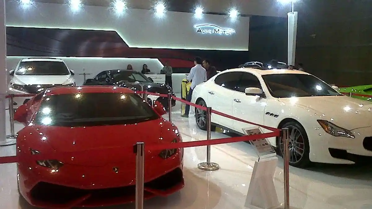 Dollar Melangit Tak Susutkan Orang Tajir Beli Mobil Premium