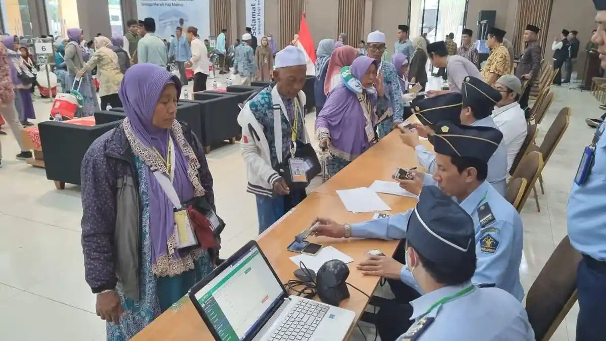 Cegah Dehidrasi, Jemaah Haji Disarankan Minum Segelas Air Setiap Satu Jam Sekali