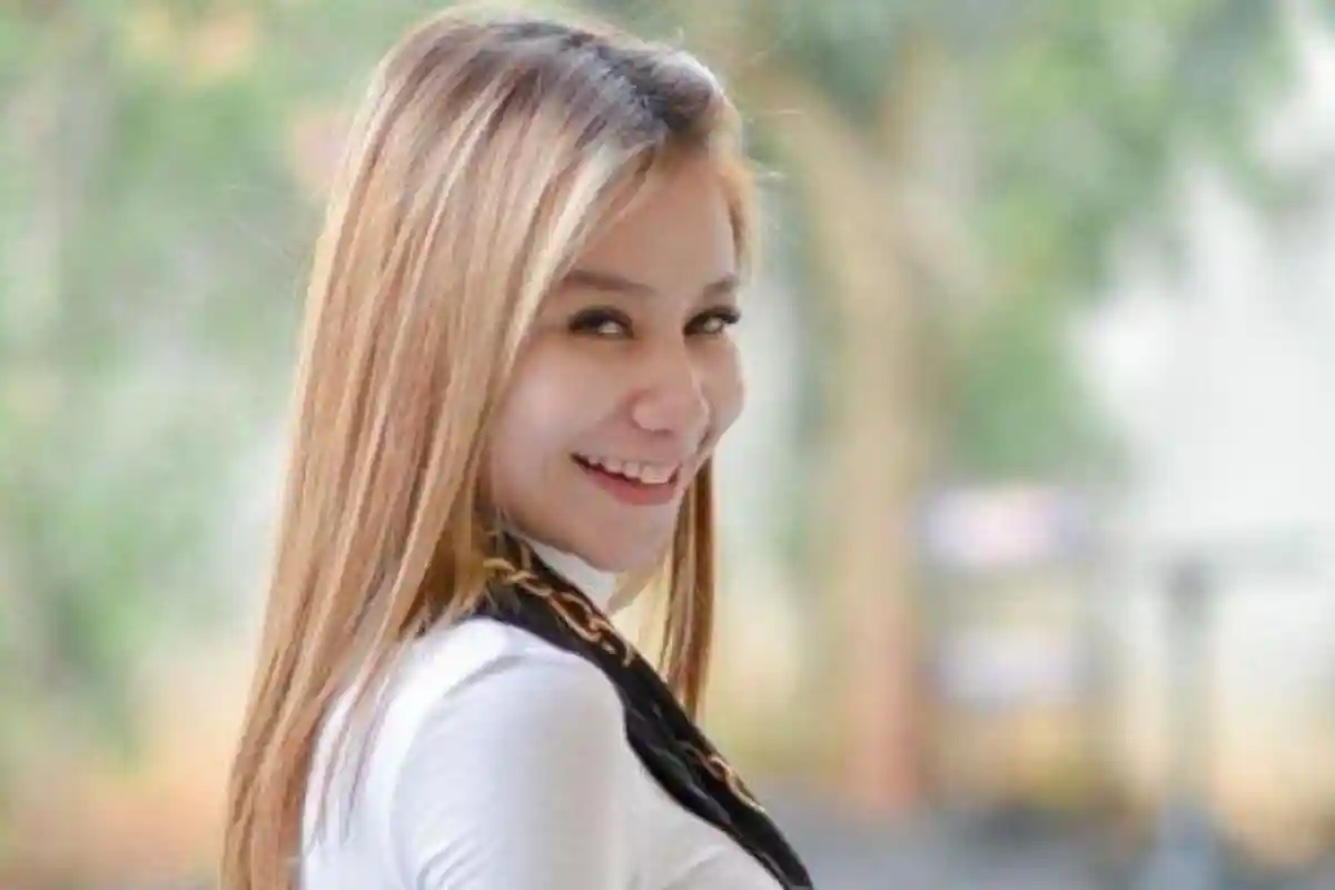 Jarang Tersorot, Inilah Adik Vicky Prasetyo yang Cantiknya tak Kalah dari Istrinya Kalina Ocktaranny