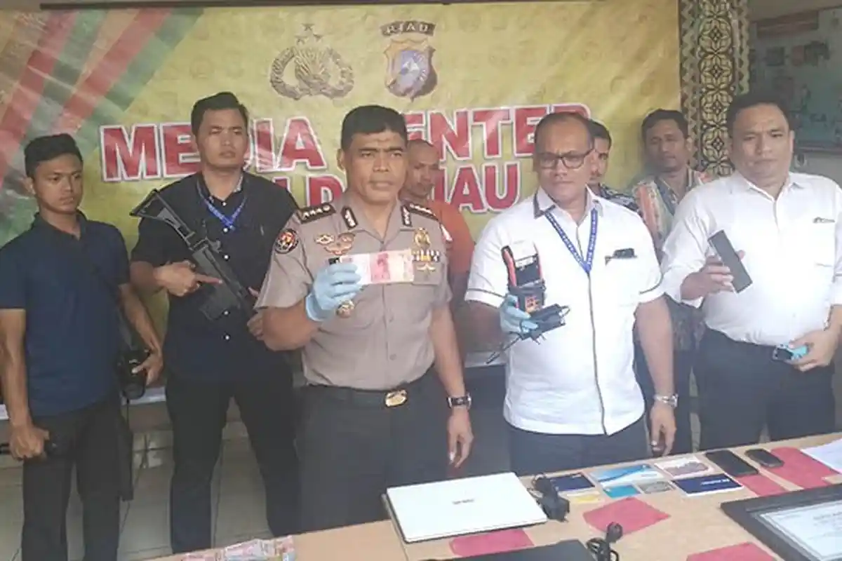 Pria Ini Kuras Uang di ATM Sebanyak Rp 563 Juta Hanya Bermodal Mesin EDC