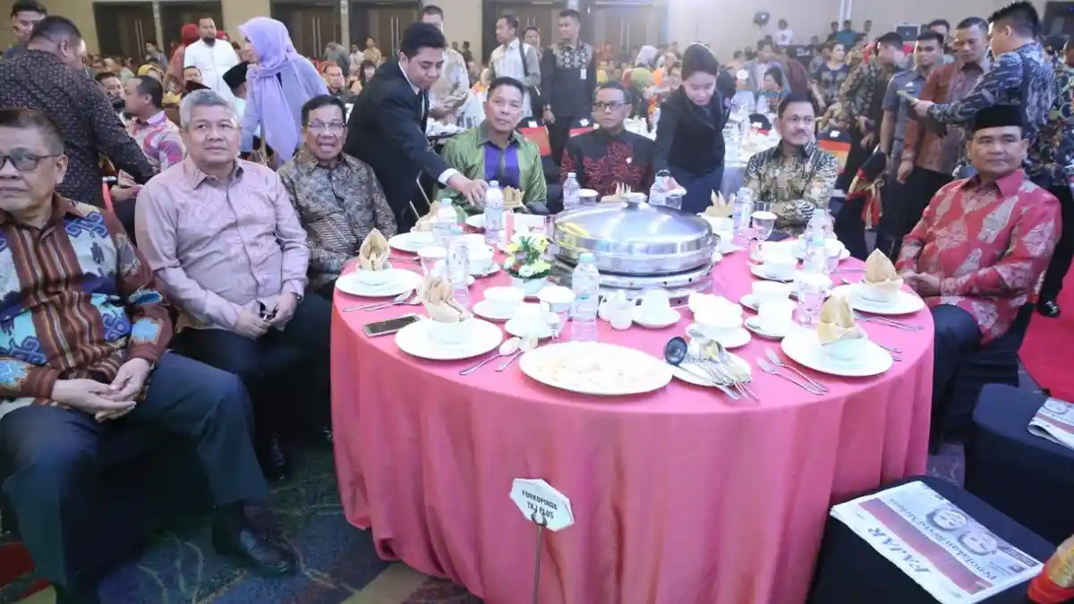 Aksa Mahmud Hadiri Malam Pisah Sambut Kapolda Sulsel di Hotel Claro Makassar