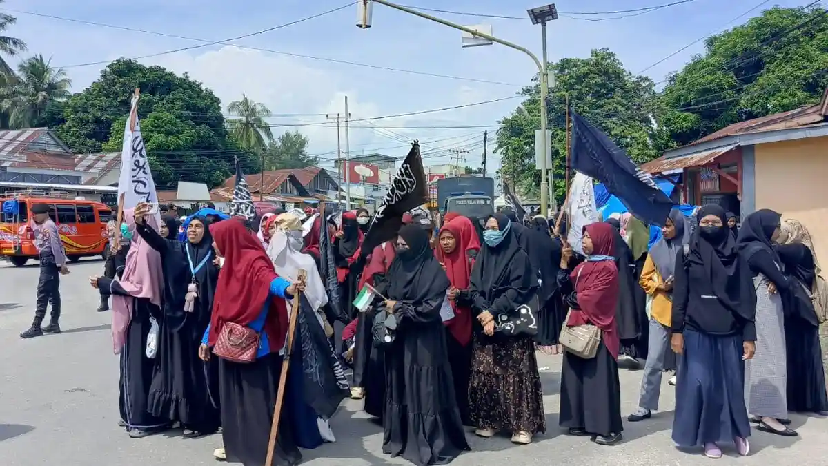 Ratusan Mahasiswa di Namlea Maluku Gelar Aksi Bela Palestina