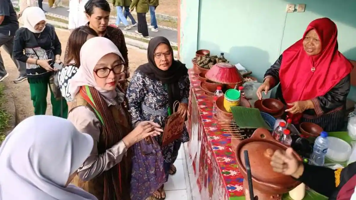 Istri Gubernur NTB Kepincut Kuliner Bazar Ramadhan Desa Bilebante