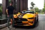 Martin Carter Dengan Mobil Barunya