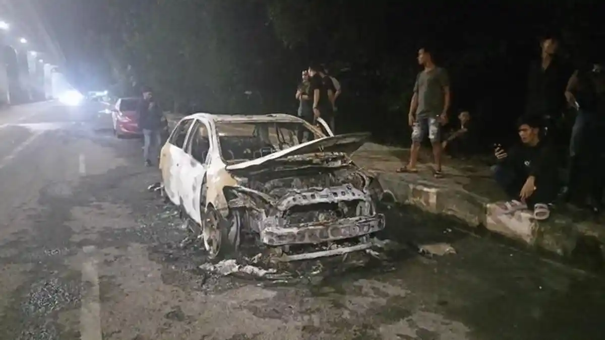 Toyota Vios Merah Terbakar di Jakabaring, Sopir dan Penumpang Selamat
