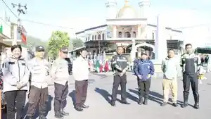 Pengamanan-sholat-di-Ngada.jpg
