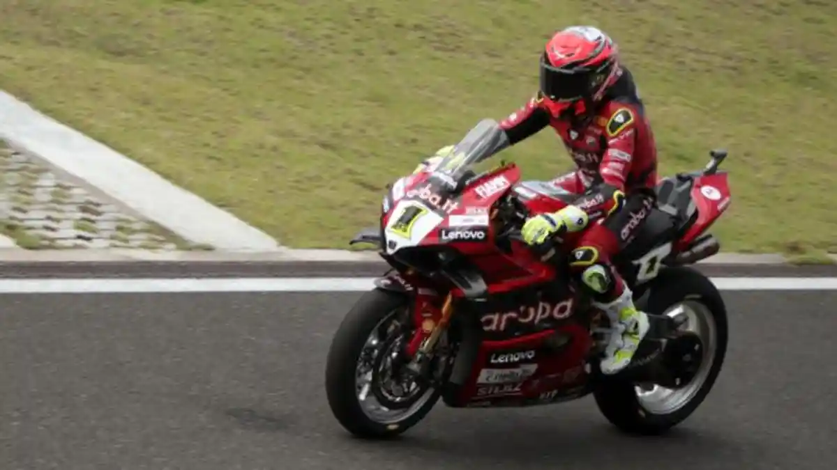 Latihan Bebas 2 WSBK Mandalika: Alvaro Bautista Tersungkur di Tikungan 1