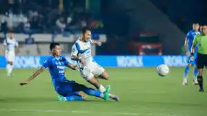 gian-zola-psis-semarang-vs-persib-bandung.jpg