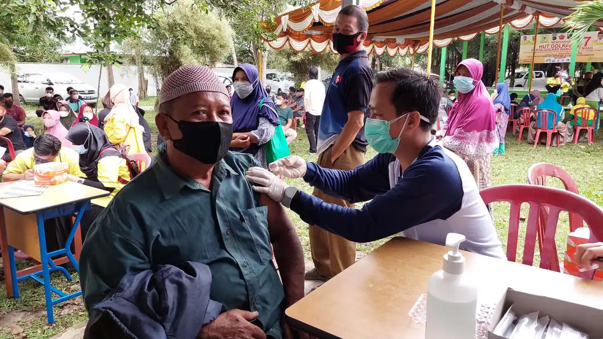 HUT ke-57 Partai Golkar Gelar Vaksinasi Covid, Targetkan 5000 Dosis