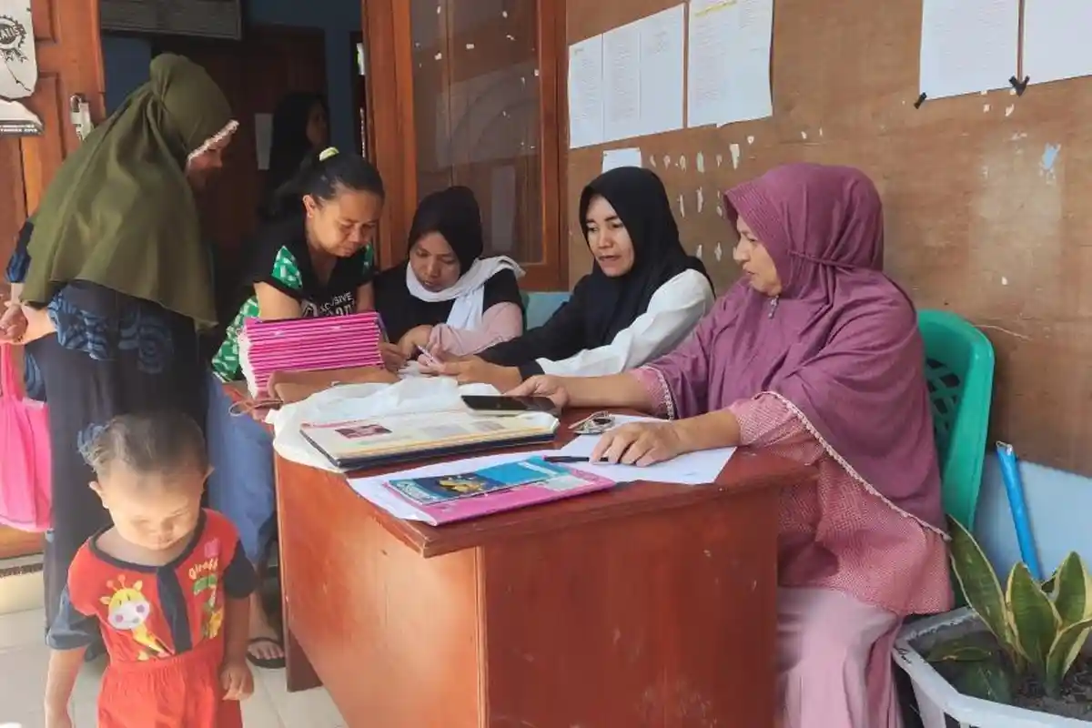 Respon Program Pencegahan Stunting, Pemerintah Desa Pinonobatuan Boltim Gelar Posyandu