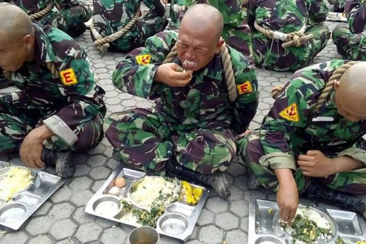 Kenalkan Ini ' Nasi Komando' Makanan Khas TNI AL Saat Latihan Keras Di Hutan