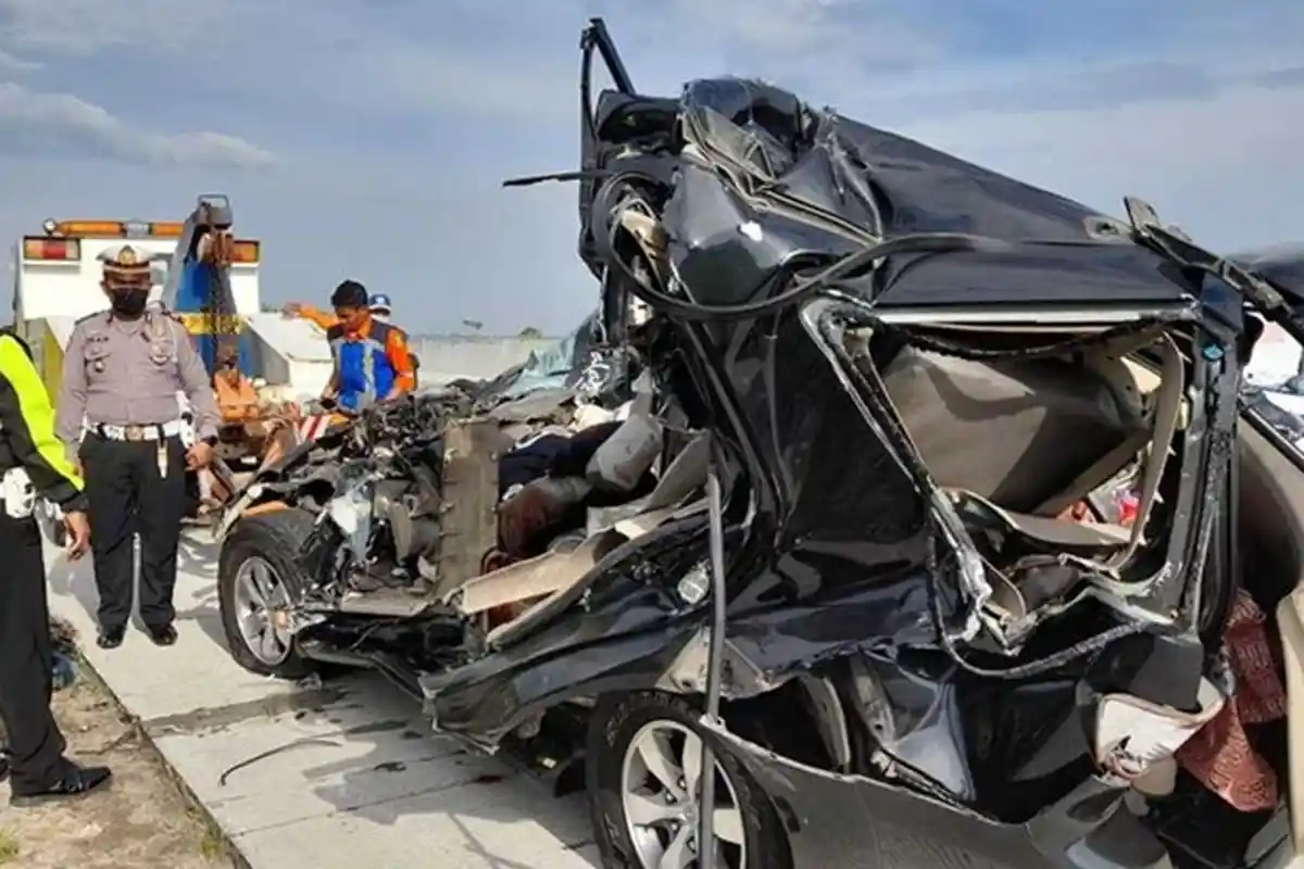 Kecelakaan Maut Tadi Pukul 06.00 WIB, Seorang Penumpang Tewas, Mobil Calya Ditabrak Truk dan Hyundai