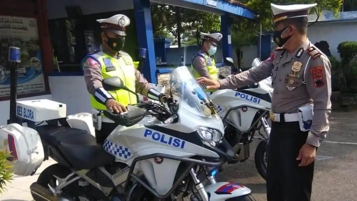 Dari SIM hingga Jas Hujan, Kelengkapan Anggota Satlantas Blora Diperiksa Jelang Operasi Patuh 2022