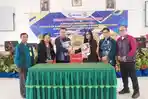 Rektor-USI-Sarintan-Damanik-dan-Deputi-Bidang-Kelembagaan.jpg