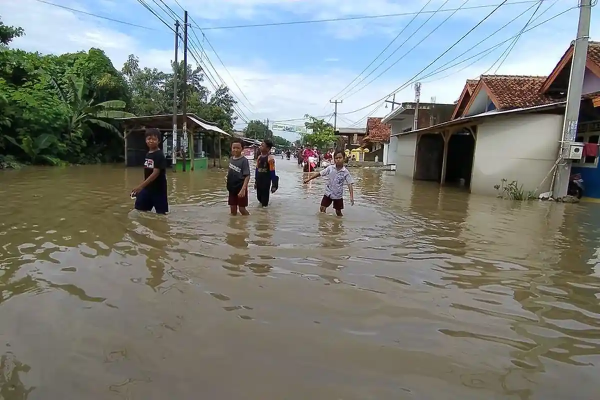 Sekretaris Camat Susukan Cirebon Sebut Ada 10 Ribu Warga yang Terdampak Banjir