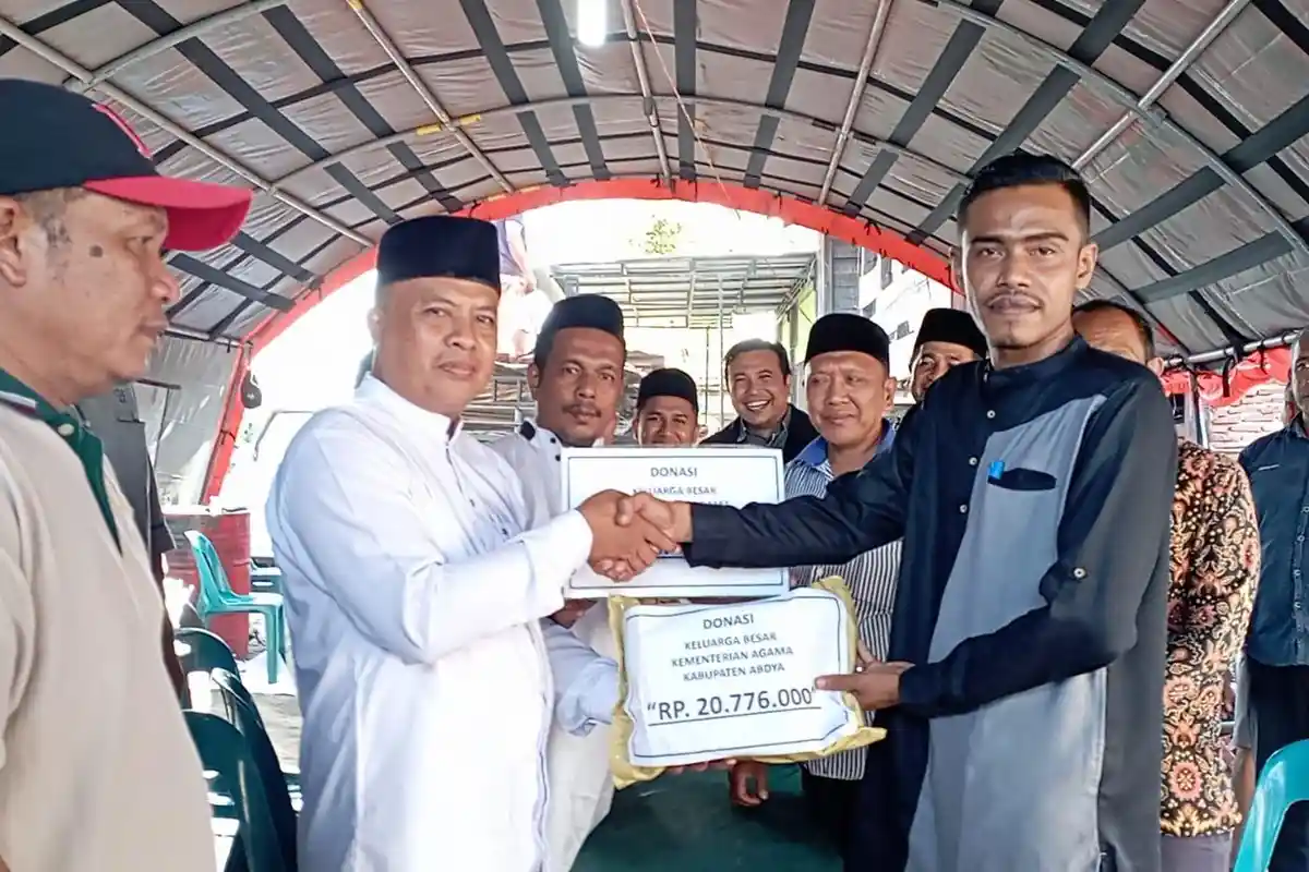Kankemenag Abdya Salurkan Bantuan Untuk Korban Kebakaran di Blangpidie