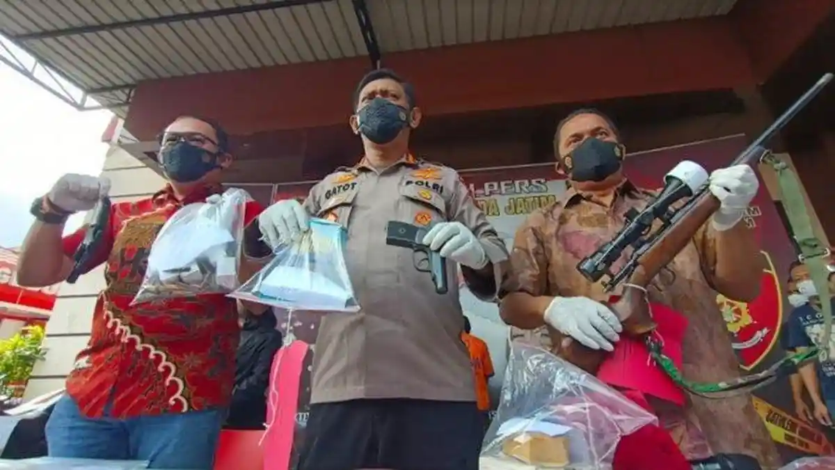 Guru di Malang Ditangkap Polisi Karena Rakit Senjata Api Secara Ilegal, Densus 88 Turun Tangan