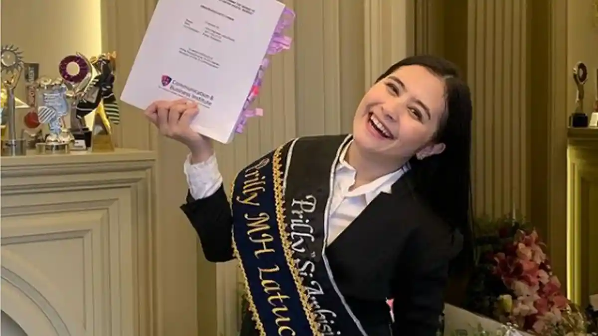 Merayakan Kelulusannya, Prilly Latuconsina Siap Ajak Masyarakat Indonesia Jalan-jalan, Kemana?