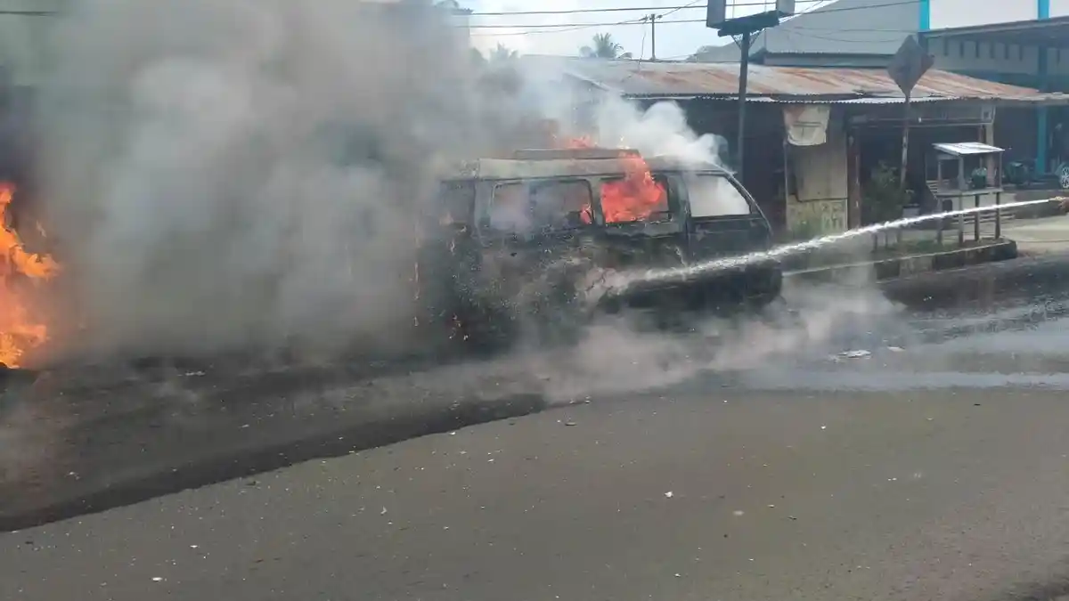 BREAKING NEWS: 2 Unit Kendaraan Terbakar di Payakumbuh, Kerugian Ditaksir Rp35 Juta