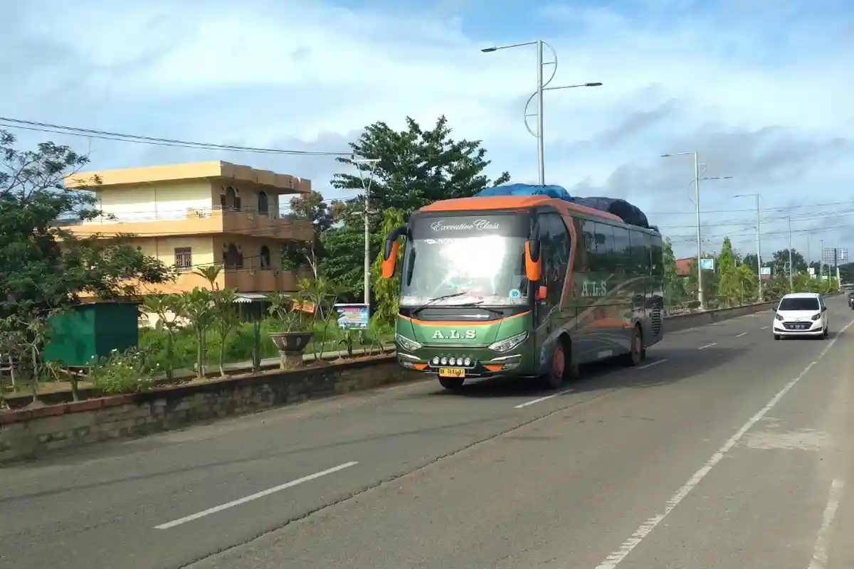 Bus Angkutan Umum Masih Melintasi Jalinsum Sumsel-Jambi di Muratara, Diyakini Belum Ada Pemudik