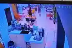 PENGANIAYAAN-Viral-seorang-pria-di-kafe-88.jpg